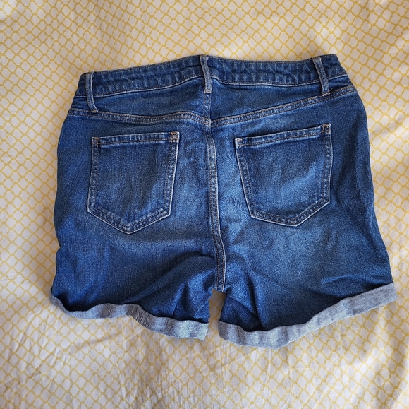 Old Navy maternity shorts - Picture 2 of 4